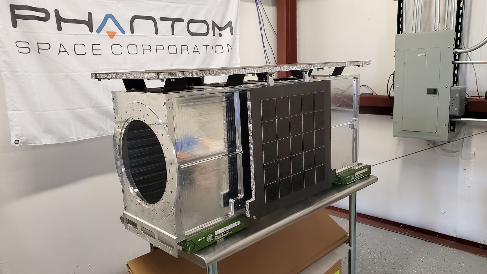Phantom Space: Satellite assembly